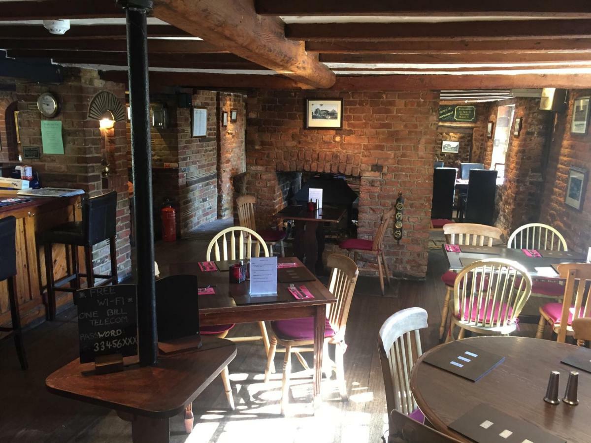 The St Crispin Inn Worth  Ngoại thất bức ảnh